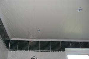 Ceiling for the bathroom: choose which one is better Which ceiling to make in the bathroom